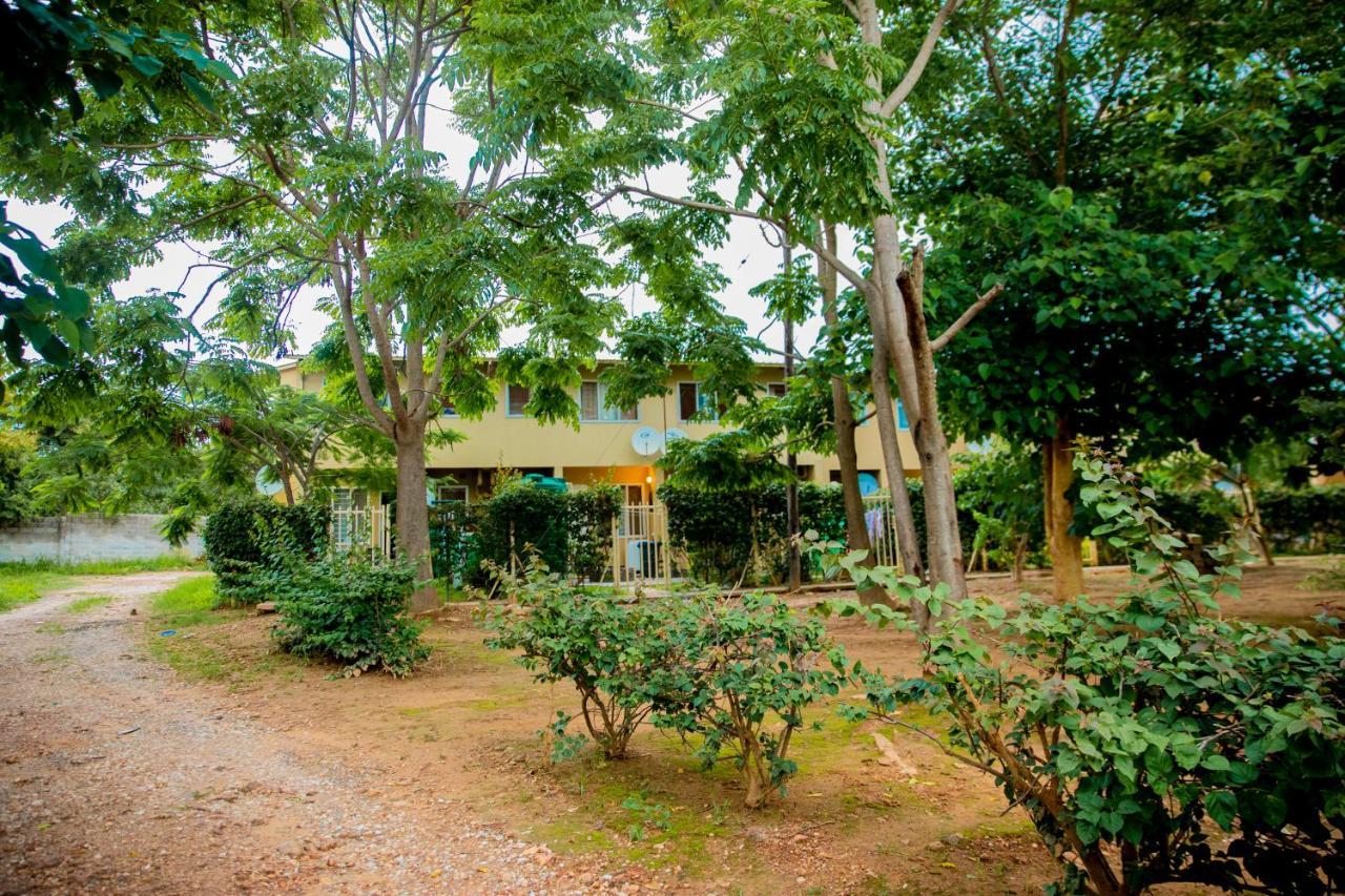 Sanctuary Aparthotel-Ac-Garden- Solar-Wi-Fi -Firepit-Park-Carport Лусака Экстерьер фото